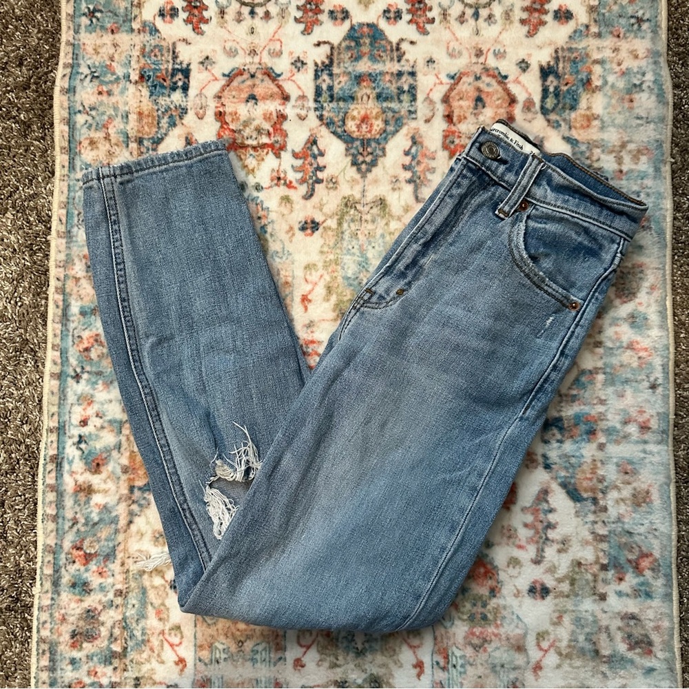 Abercrombie & Fitch The Mom High Rise Jeans